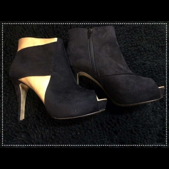 Shoedazzle Black & Gold Peep Toe Bootie - Picture 1 of 4